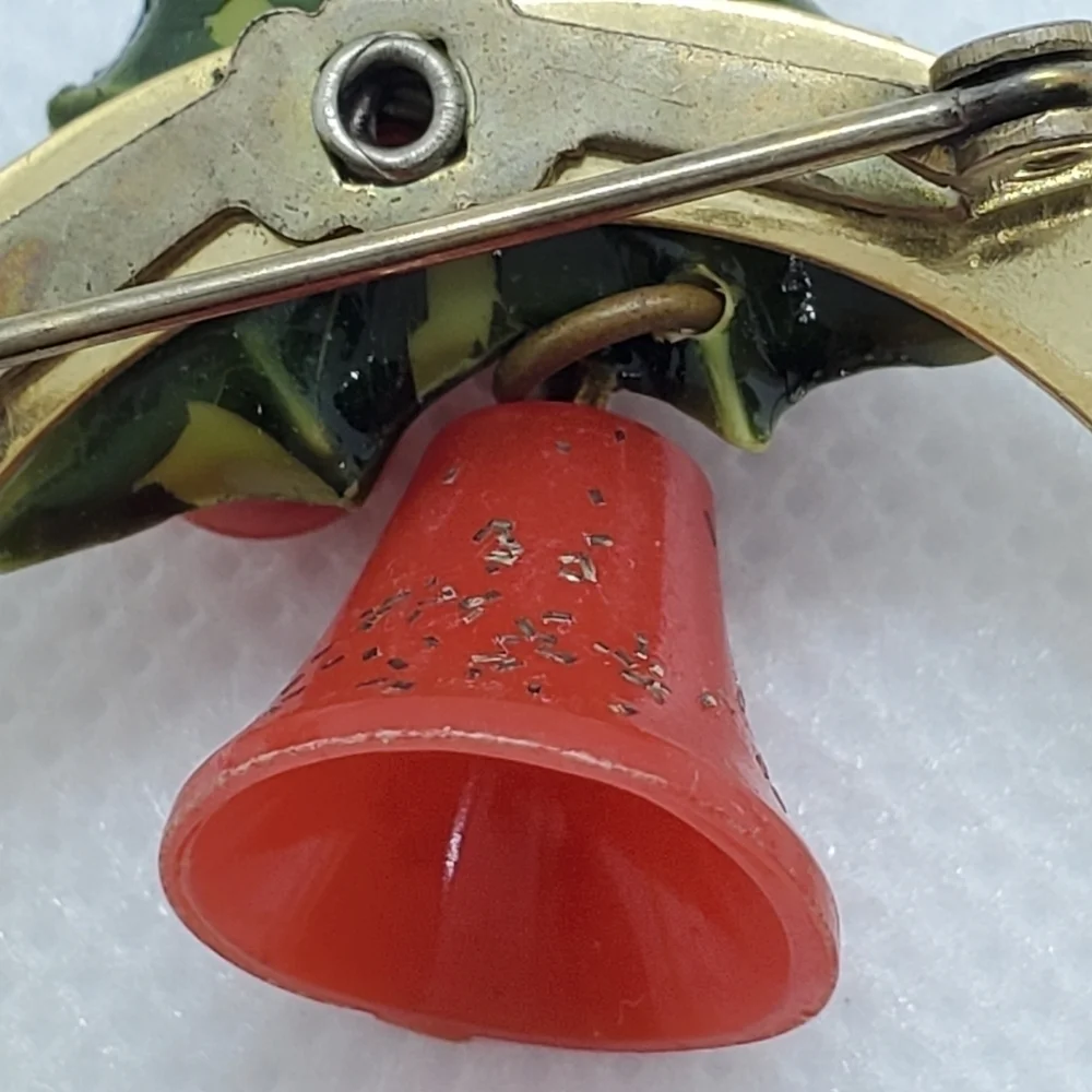 HOLIDAY PIN BROOCH